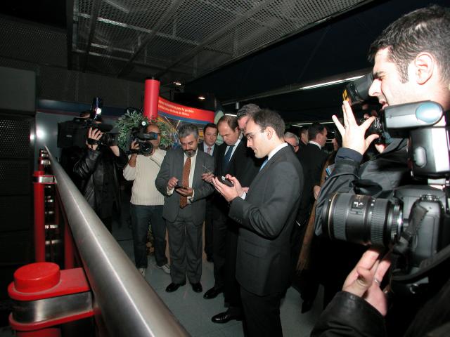 Uploaded Image: acto_colombia_wireless_10-11-03_023_peq.jpg