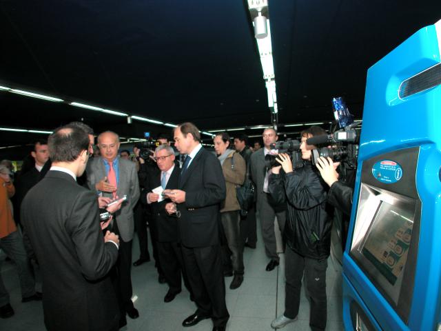 Uploaded Image: acto_colombia_wireless_10-11-03_030_peq.jpg