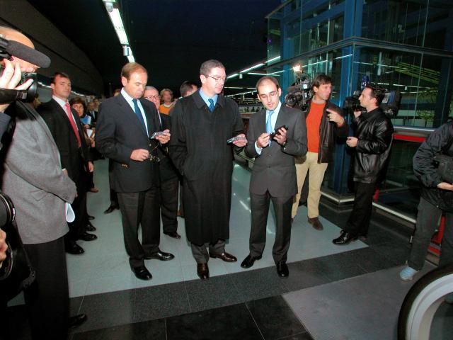 Uploaded Image: acto_colombia_wireless_10-11-03_034_peq.jpg