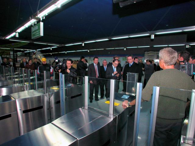 Uploaded Image: acto_colombia_wireless_10-11-03_044_peq.jpg