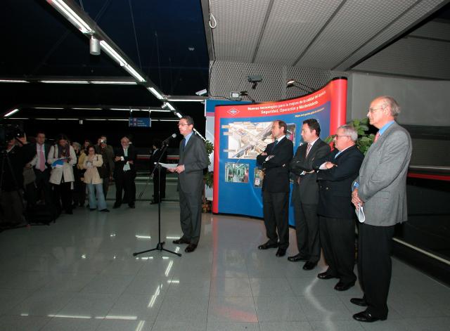 Uploaded Image: acto_colombia_wireless_10-11-03_048_peq.jpg