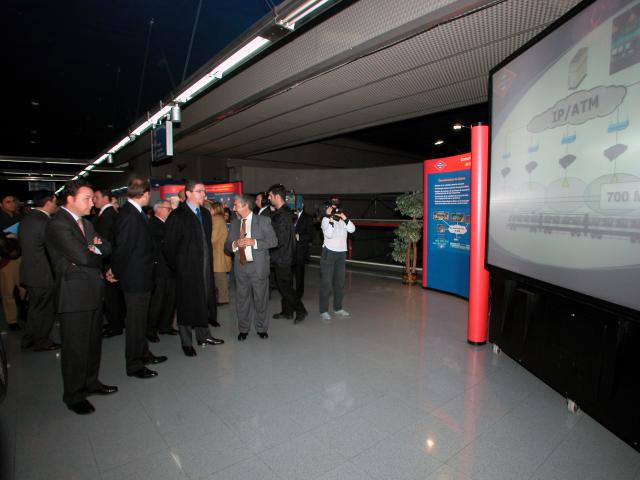 Uploaded Image: acto_colombia_wireless_10-11-03_054_peq.jpg