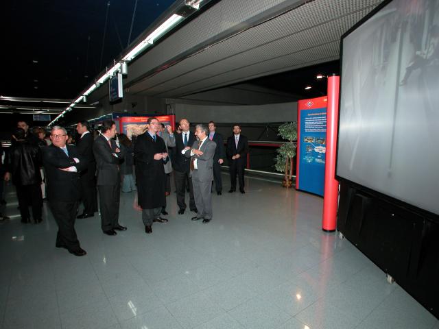 Uploaded Image: acto_colombia_wireless_10-11-03_056_peq.jpg