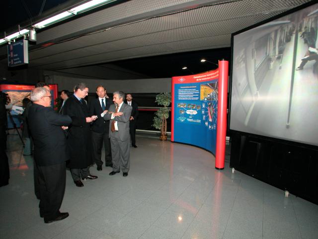 Uploaded Image: acto_colombia_wireless_10-11-03_057_peq.jpg