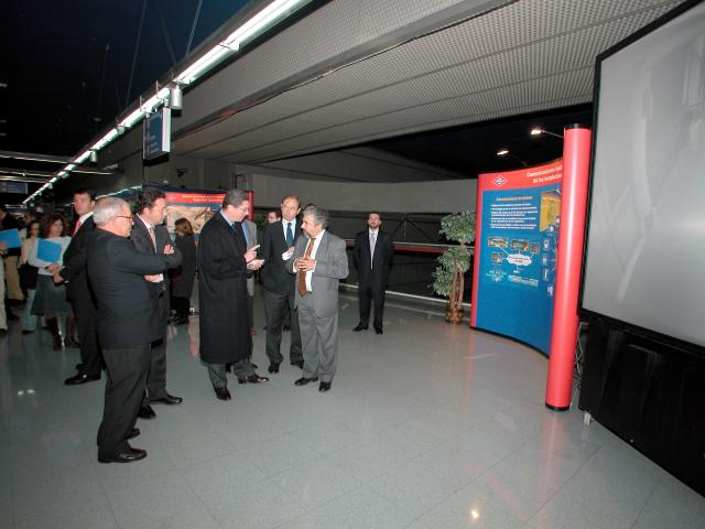 Uploaded Image: acto_colombia_wireless_10-11-03_060_peq.jpg