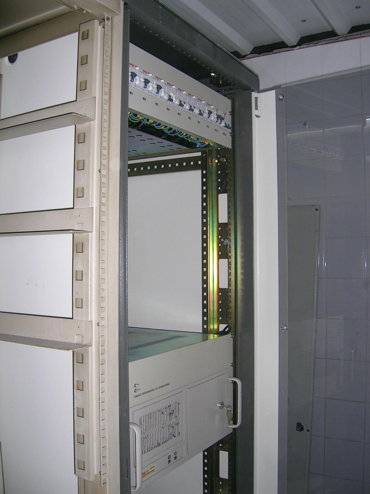 Uploaded Image: ArmarioDeVestibulo.FrontaSuperior.jpg