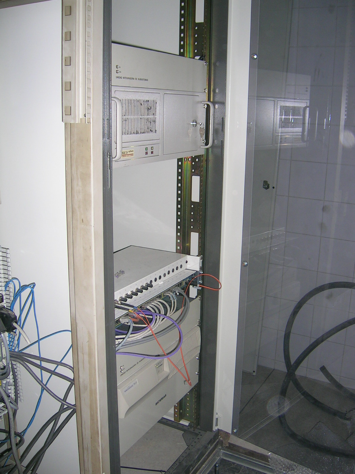 Uploaded Image: ArmarioDeVestibulo.FrontalInferior.jpg