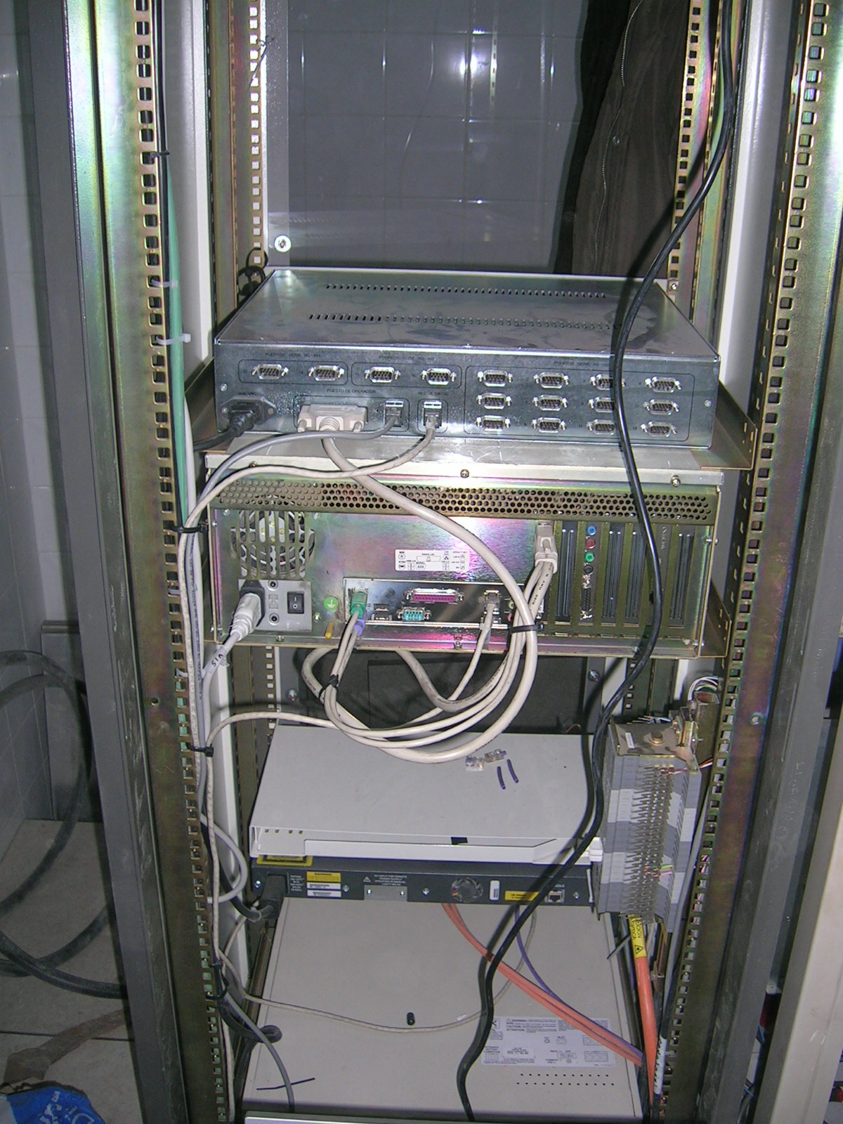 Uploaded Image: ArmarioDeVestibulo.TraseraInferior.jpg