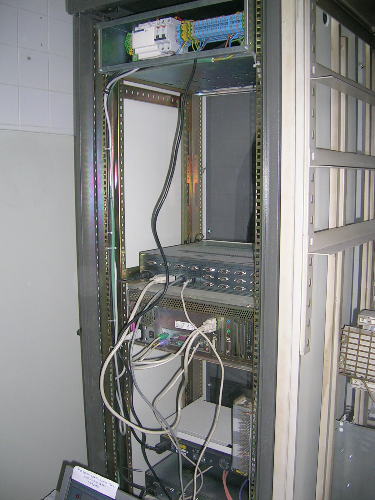 Uploaded Image: ArmarioDeVestibulo.TraseraSuperior.jpg