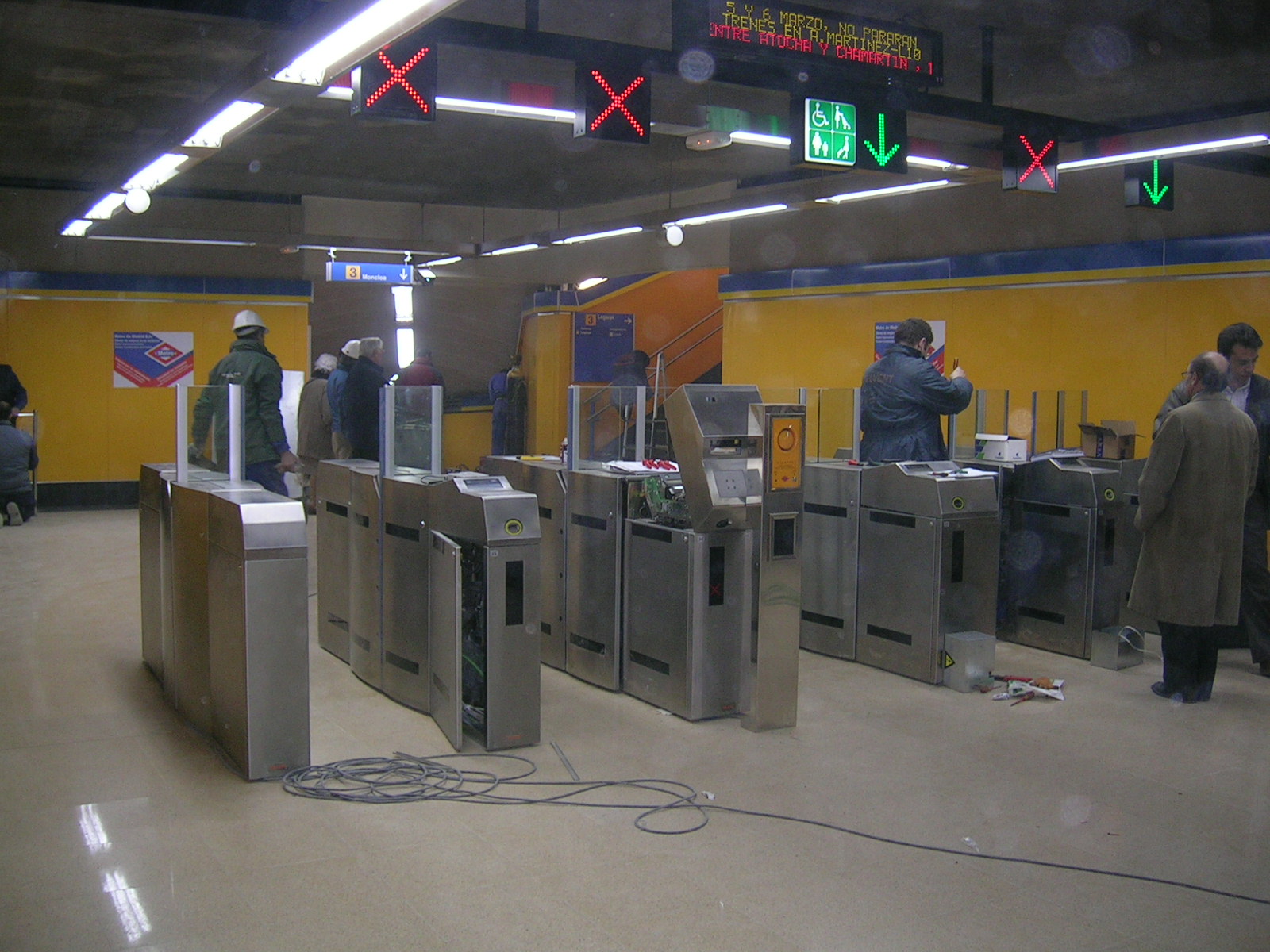 Uploaded Image: VistaDelVestibuloConPoste.jpg