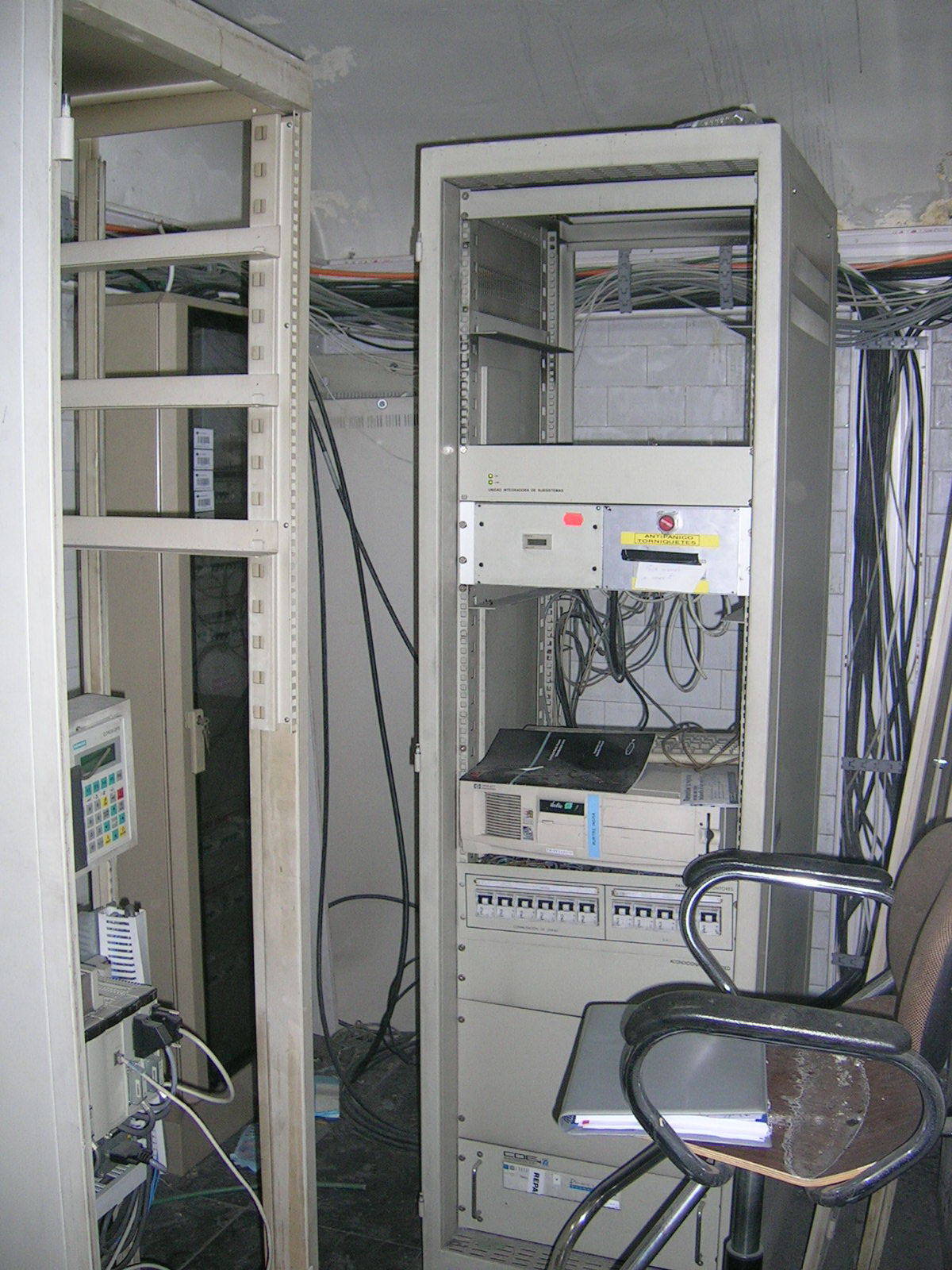 Uploaded Image: Armario2doVest.Antiguo.jpg